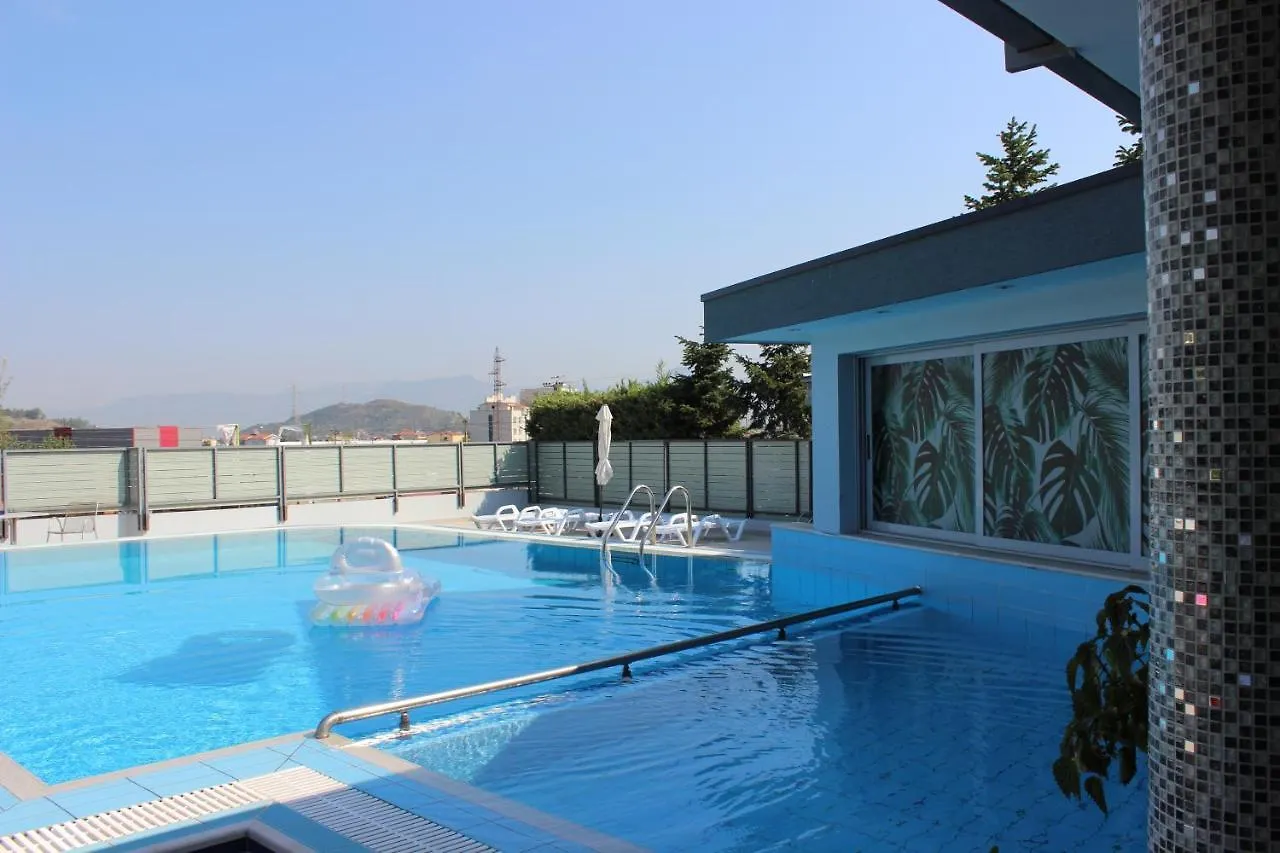 Luander Hotel Tiran