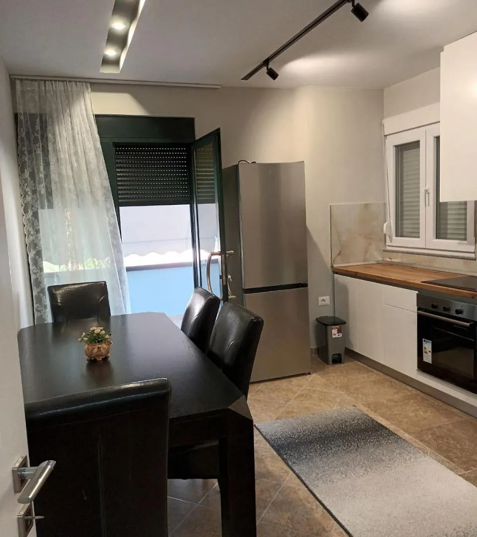 Luander Hotel Tiran