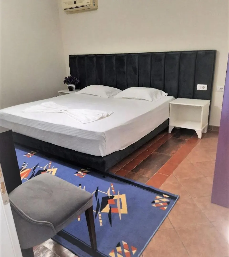 Luander Hotel Tiran 0*,  Arnavutluk
