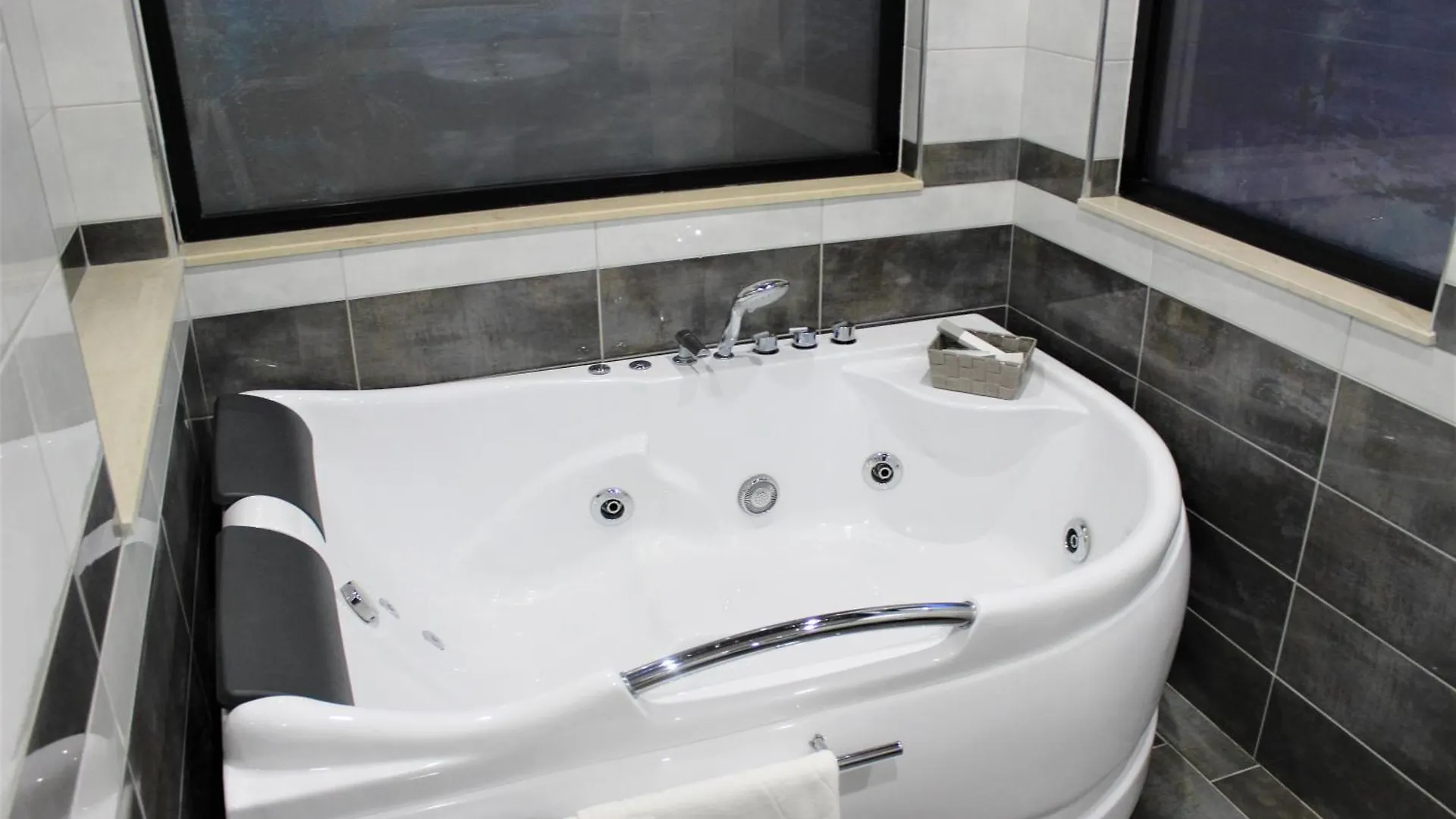 Luander Hotel Tiran