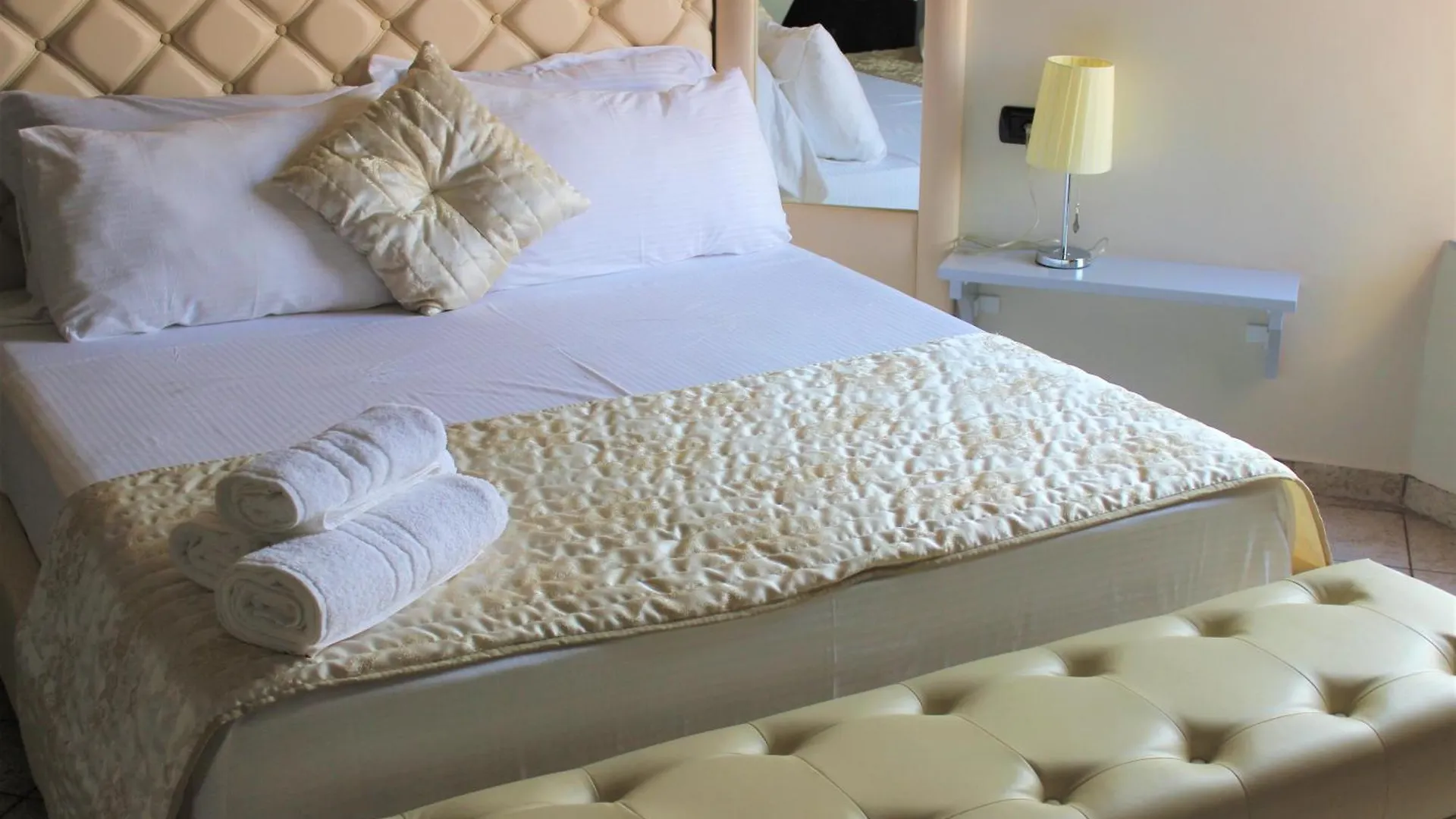 Luander Hotel Tiran
