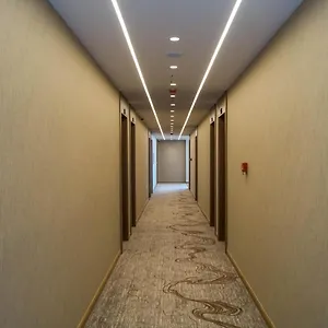 Hotel Red Hill, Paskuqan