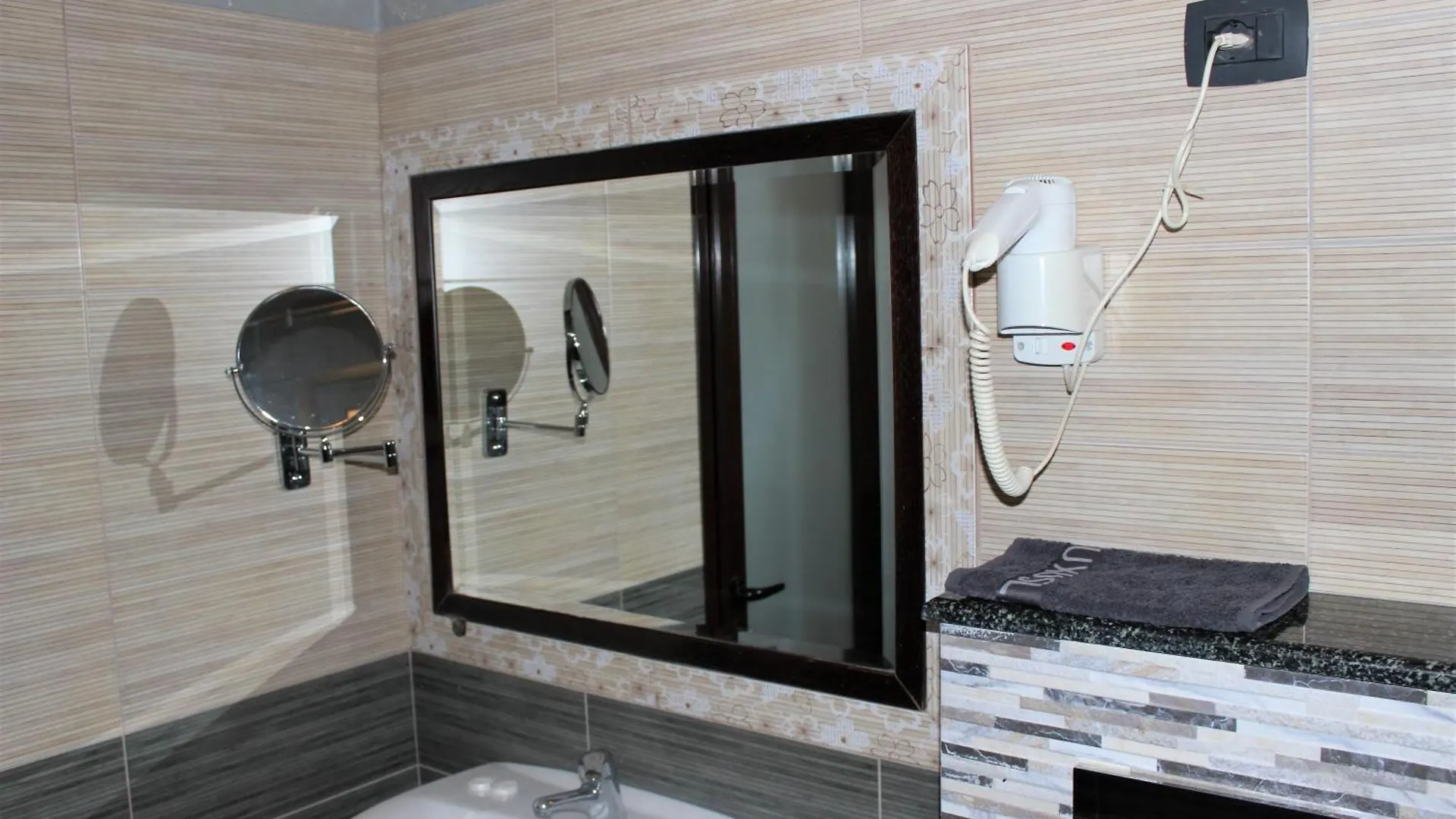 Luander Hotel Tirana